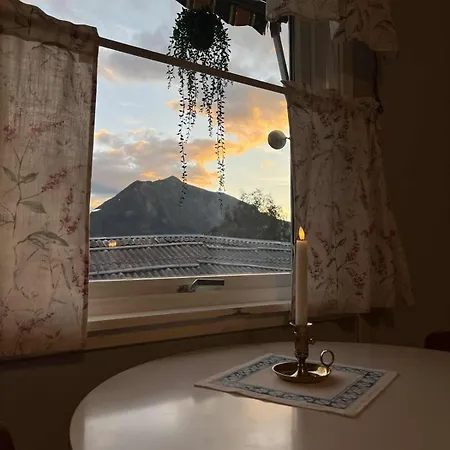 With A View Ferienhaus Lom